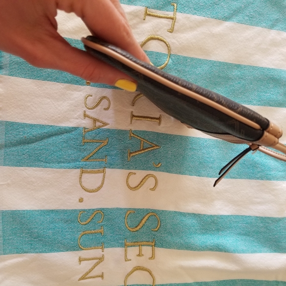 Cache Calvin Klein - Picture 6 of 8